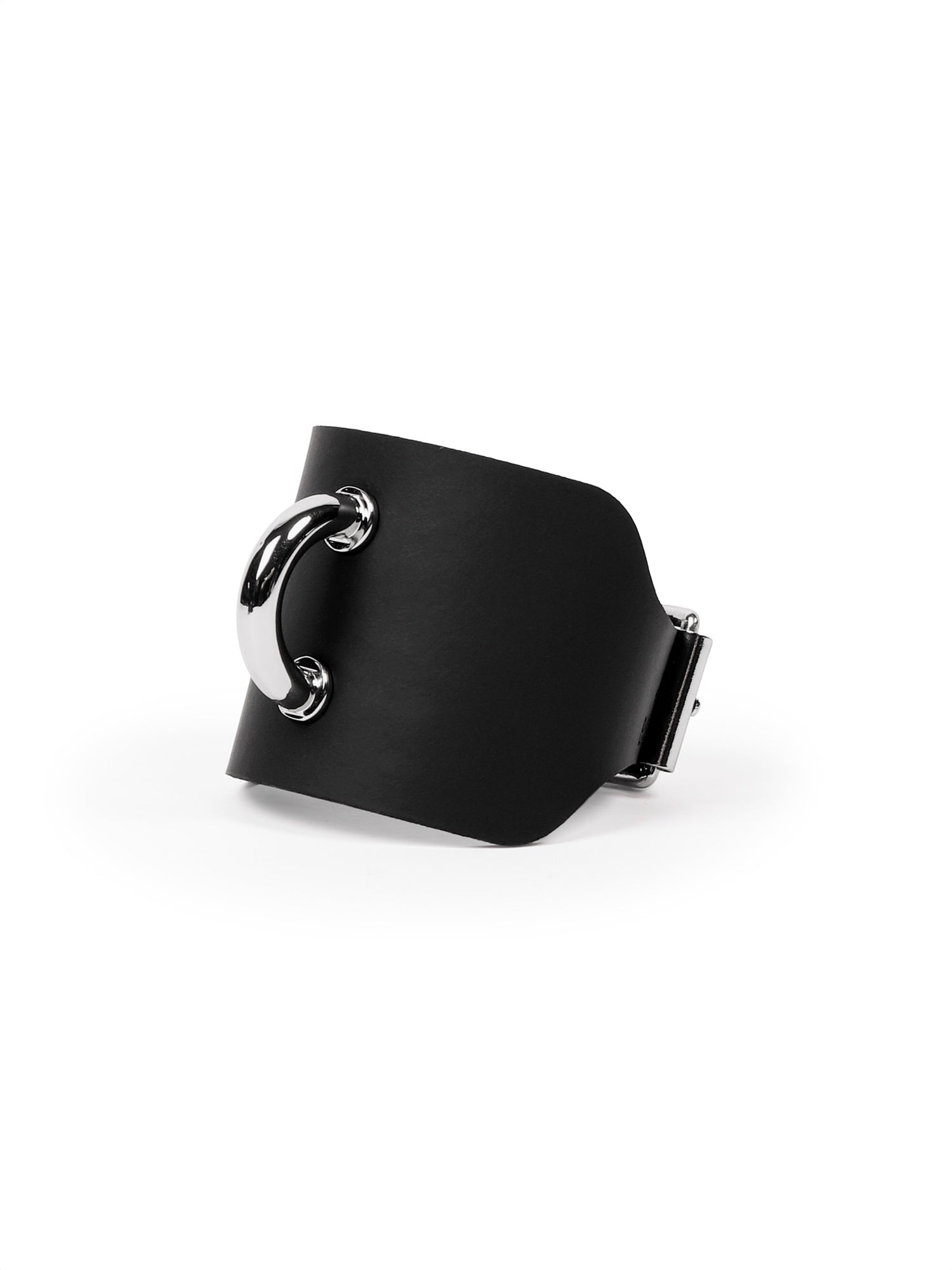 Side view of the handcrafted Dee cuff by Baby turns Blue Paris