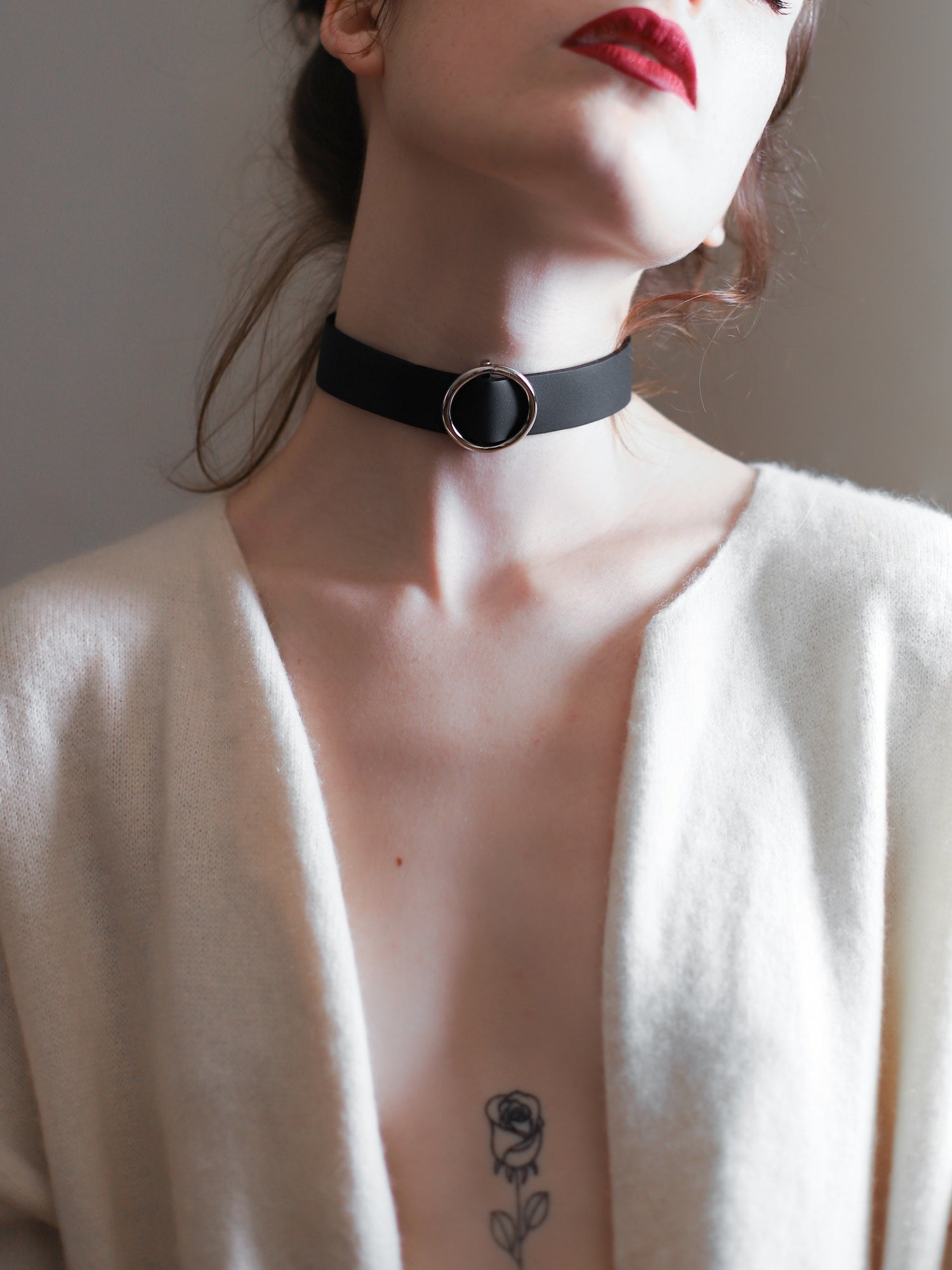 Mathilde wearing the Dora choker by Baby turns Blue Paris