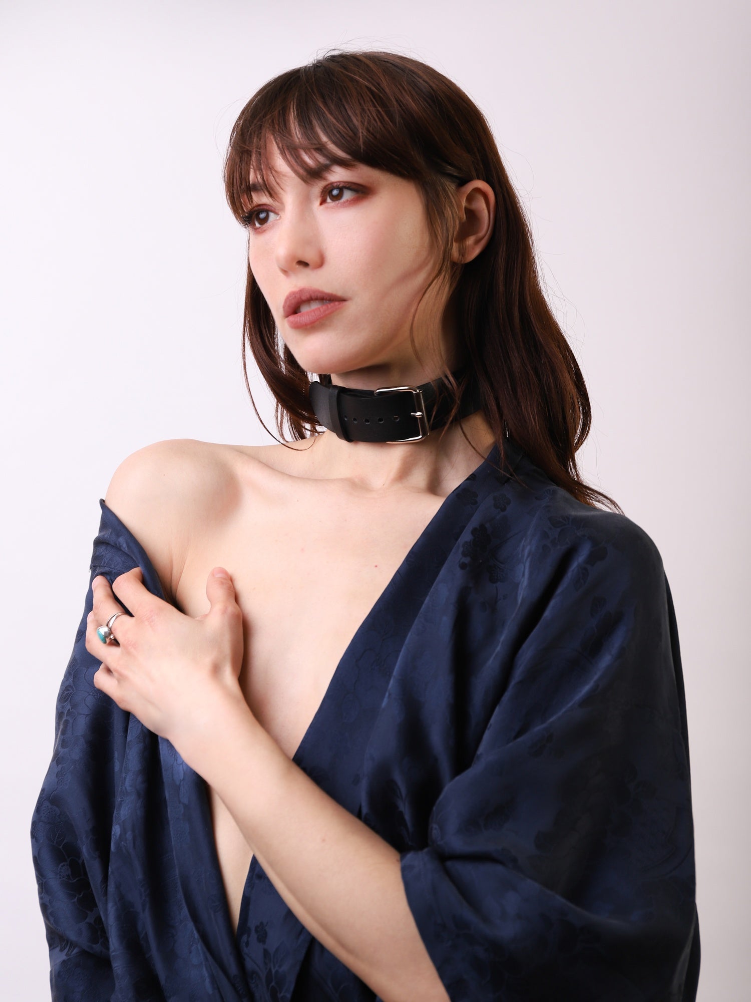 Julia wearing the eco-friendly Emma choker by Baby turns Blue Paris