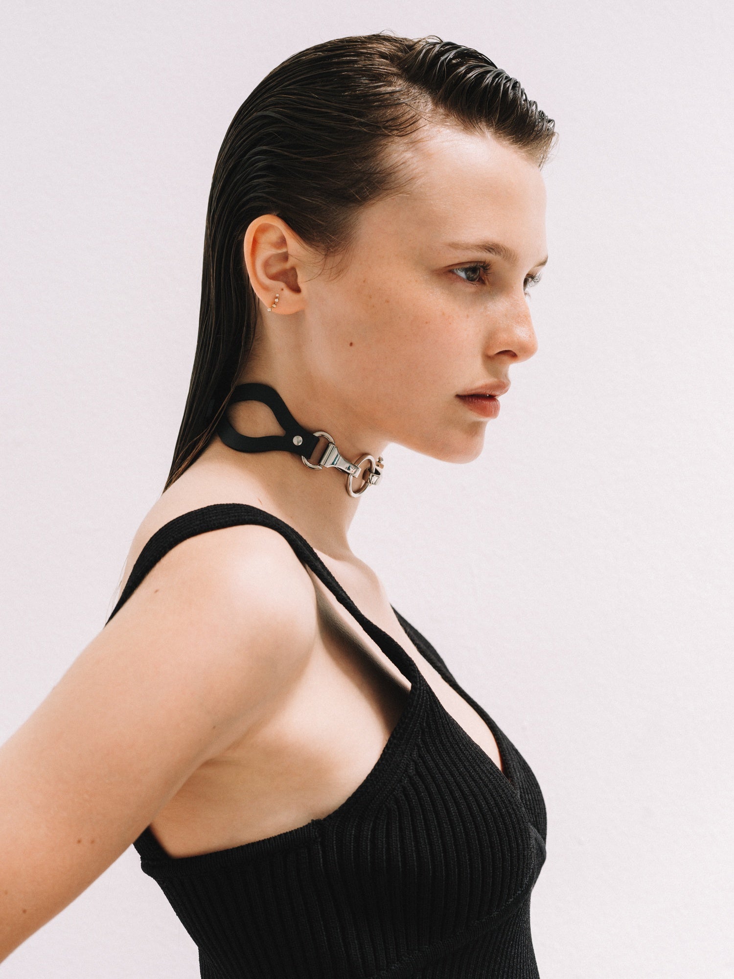 Eco-friendly vegan choker Eye seen from the side by Baby turns Blue Paris
