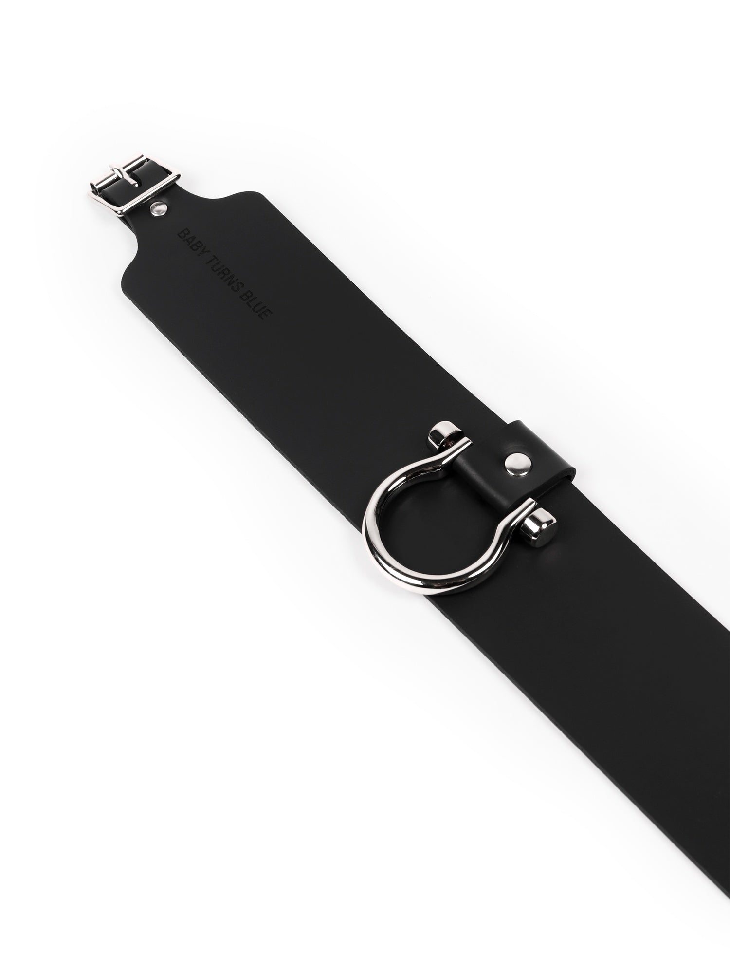 Front view of the Masha vegan choker by Baby turns Blue Paris lying flat