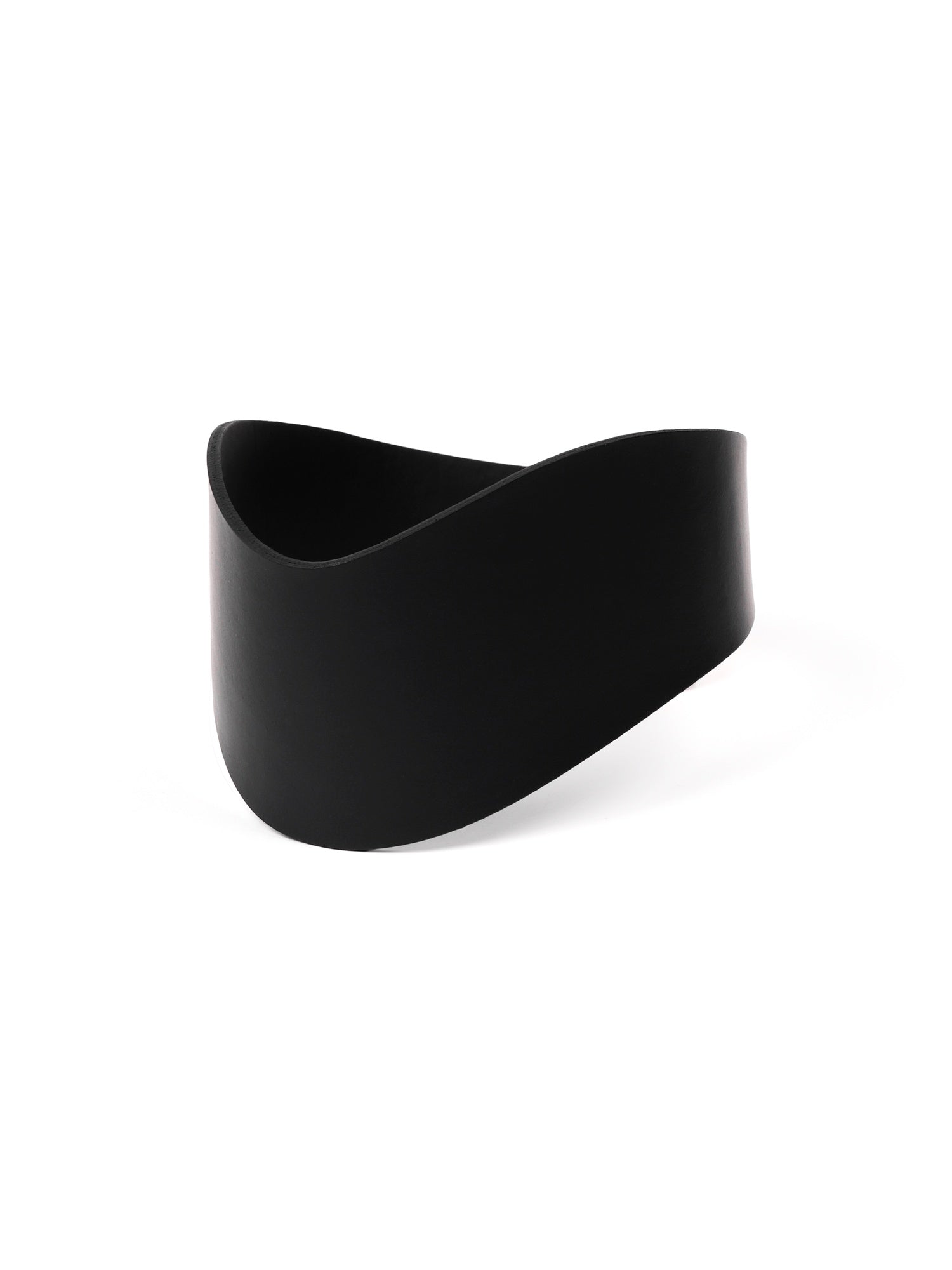 Side view of the vegan Meduse choker by Baby turns Blue Paris