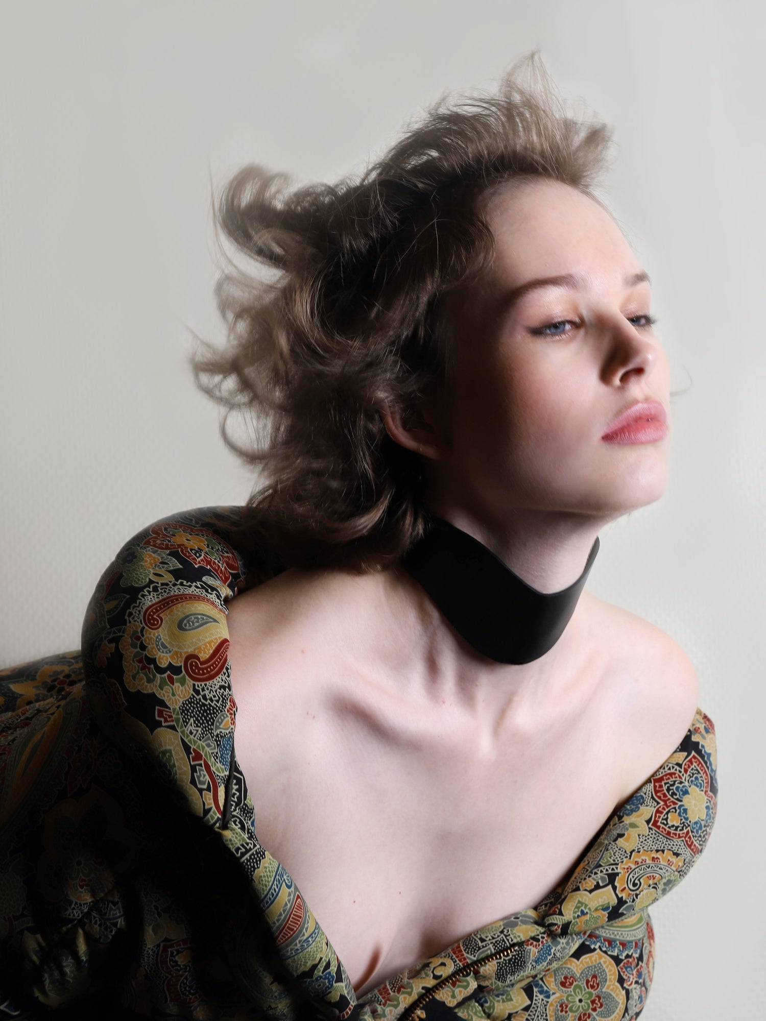 Gala wearing the Meduse sustainable choker with wind in her hair by Baby turns Blue Paris