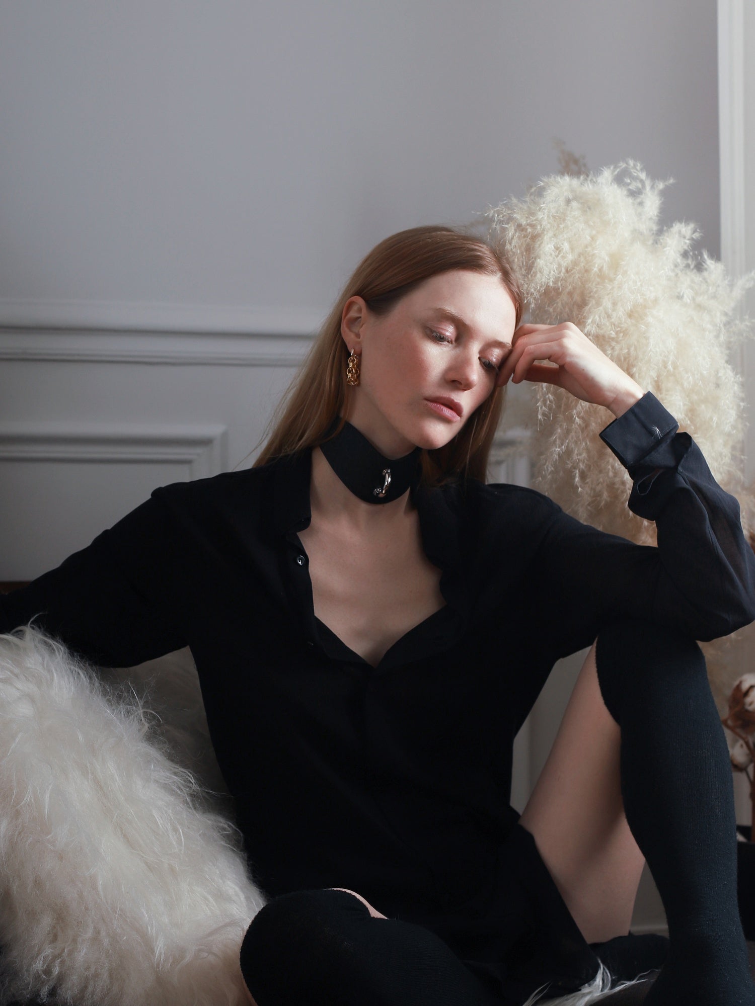 Fleur sitting with the Perle vegan leather choker by Baby turns Blue Paris