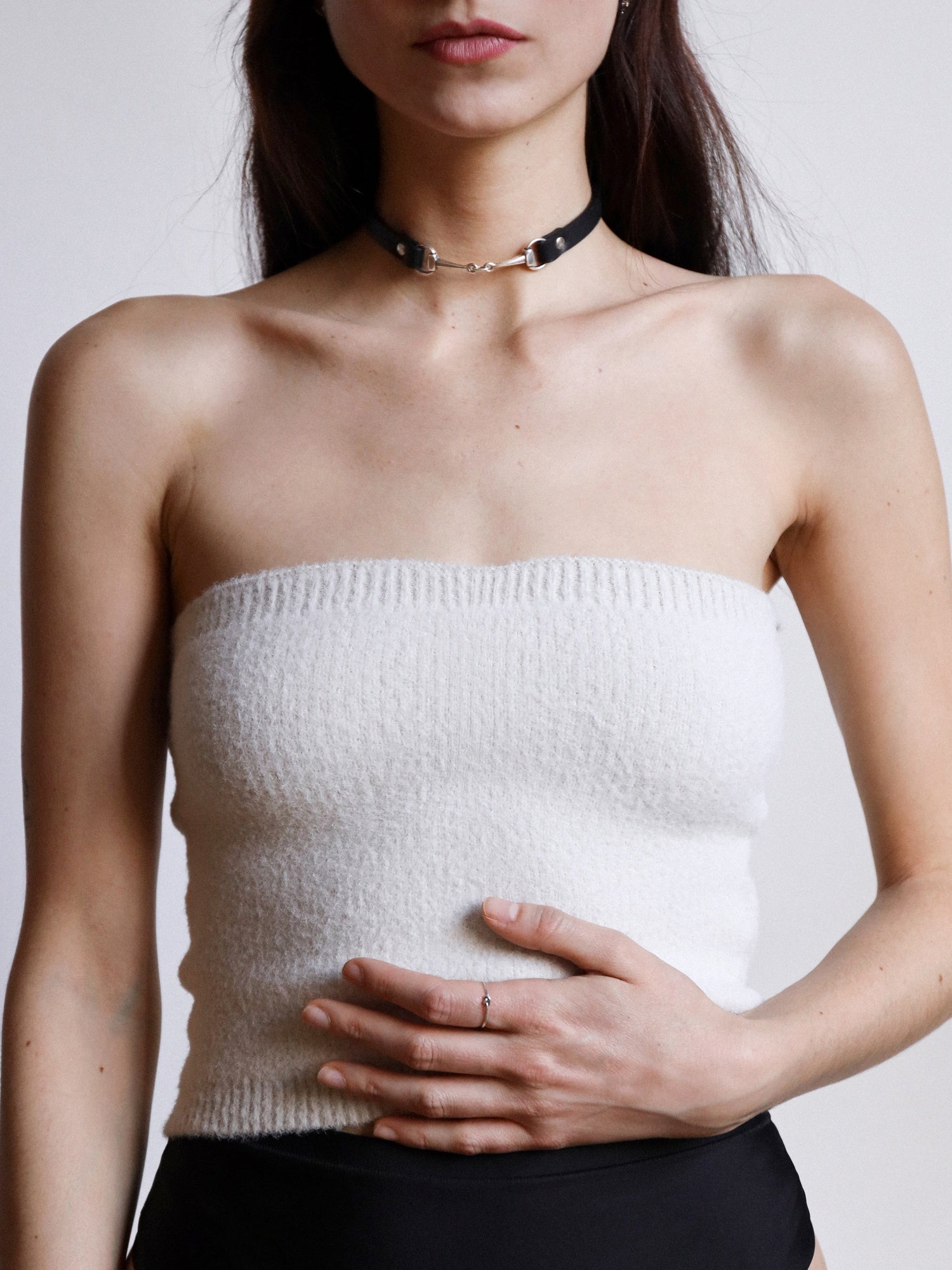 Ludivine wearing the eco-conscious Rosie choker by Baby turns Blue Paris