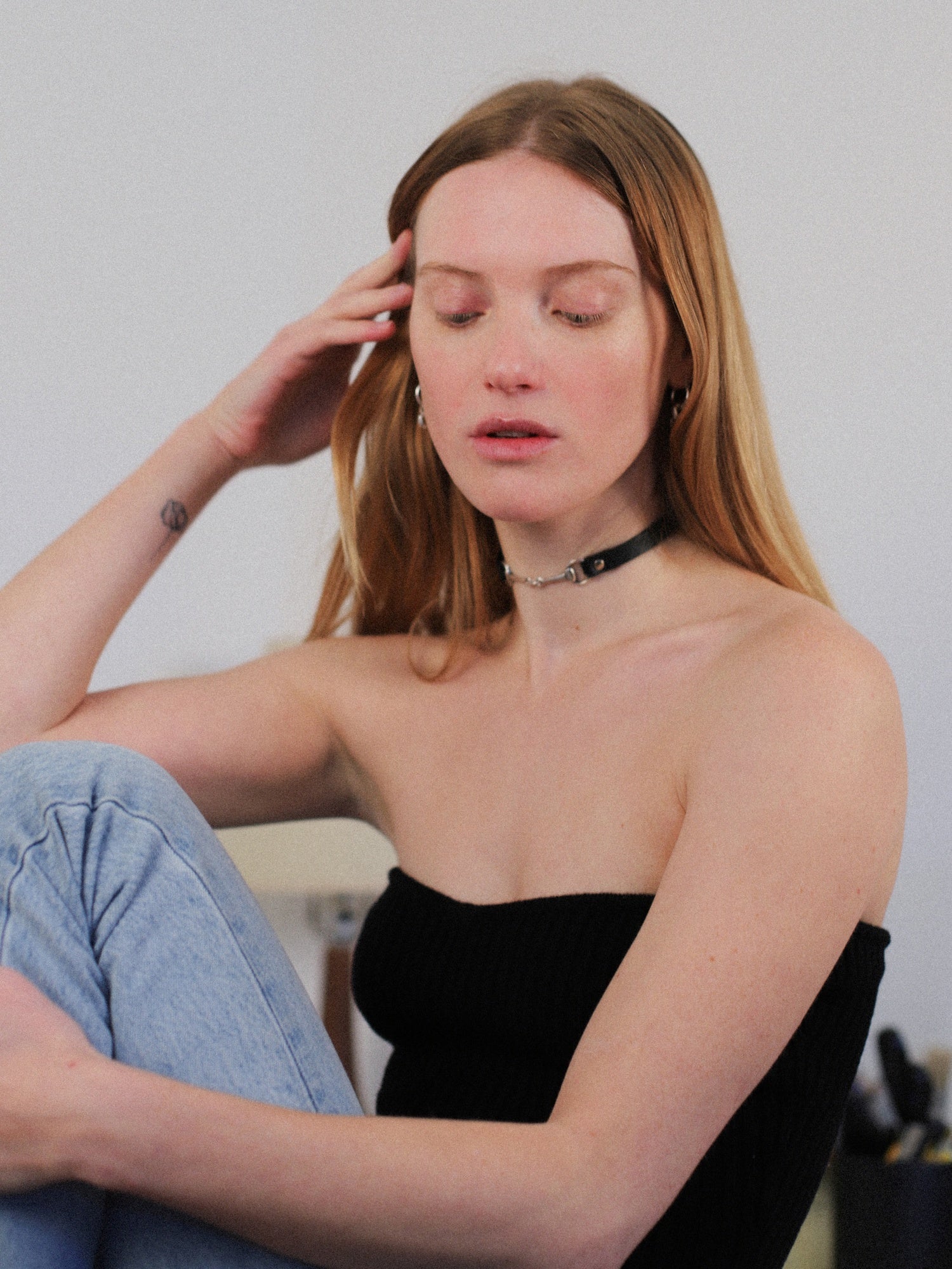 Fleur sitting and wearing the Rosie vegan choker by Baby turns Blue Paris