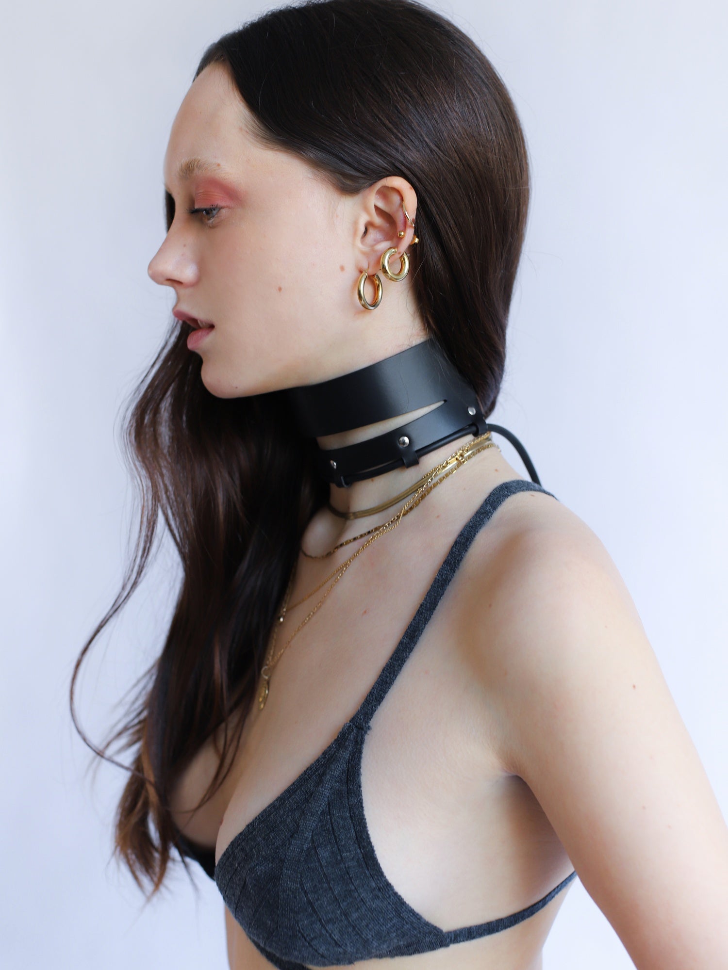 Portrait side view of Tessa posing in the Dawn vegan choker by Baby turns Blue Paris