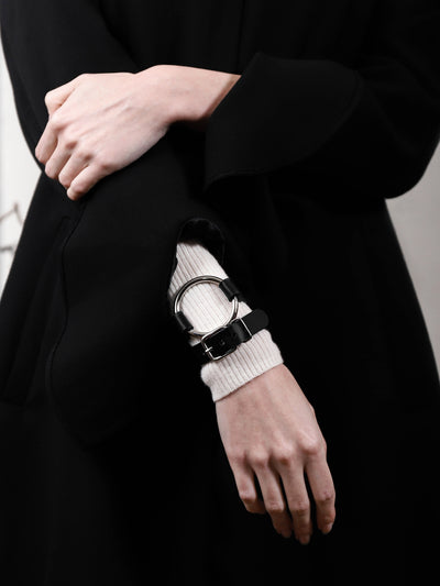 Close-up of Noemie wearing the Ella cuff by Baby turns Blue Paris