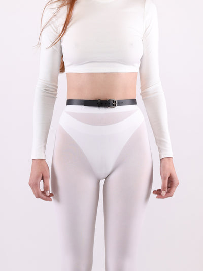 Front view of a model wearing the Elisabeth plant-based based belt by Baby turns Blue Paris