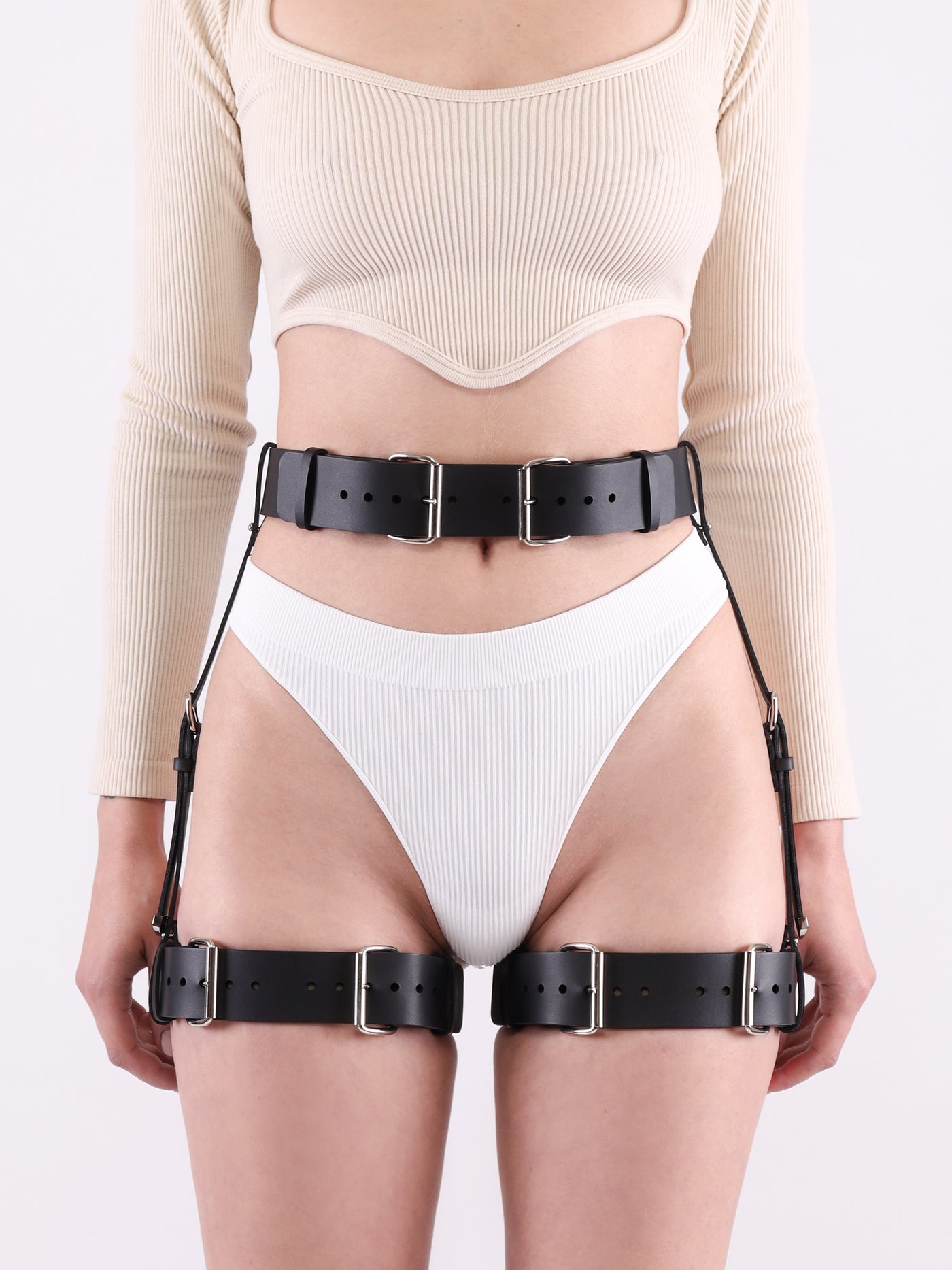 Front view of a model wearing the vegan Gum garter belt by Baby turns Blue Paris