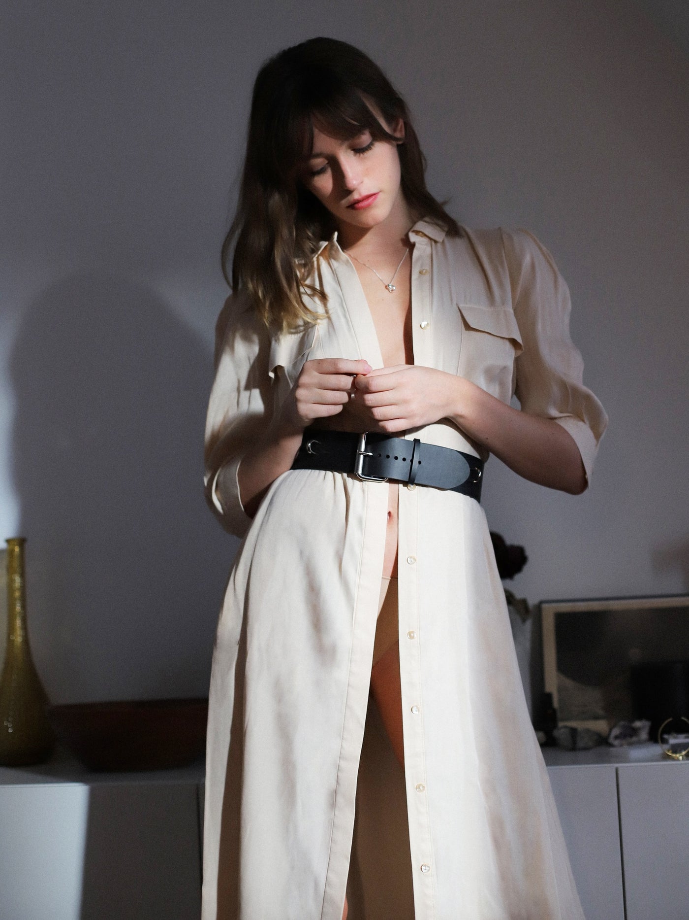 Noemie posing with the beautiful Jean belt around the waist by Baby turns Blue Paris