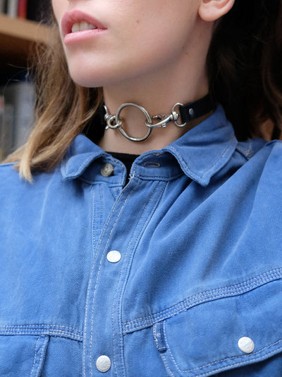 Close-up view of the Sina choker made in France by Baby turns Blue Paris