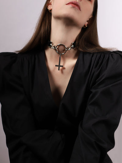 Lou showing her Sina Cross choker handmade with AppleSkin by Baby turns Blue Paris