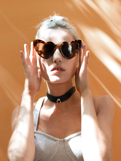 Celine wearing the Viola cruelty-free choker and heart-shaped sunglasses by Baby turns Blue Paris